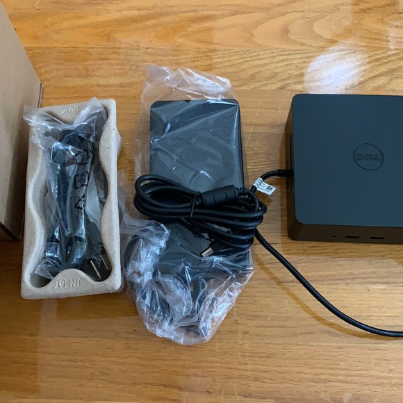 Dell Thunderbolt dock with 240w adaptor - Picture 3 of 5